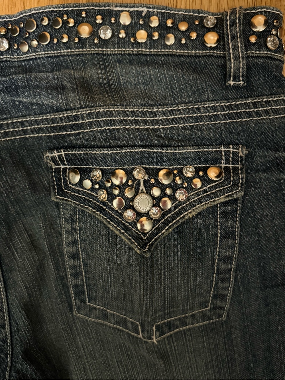 New! VENUS Studded Waist Jeans - Picture 10 of 12